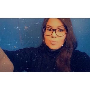 Meet your Posher, Caitlin